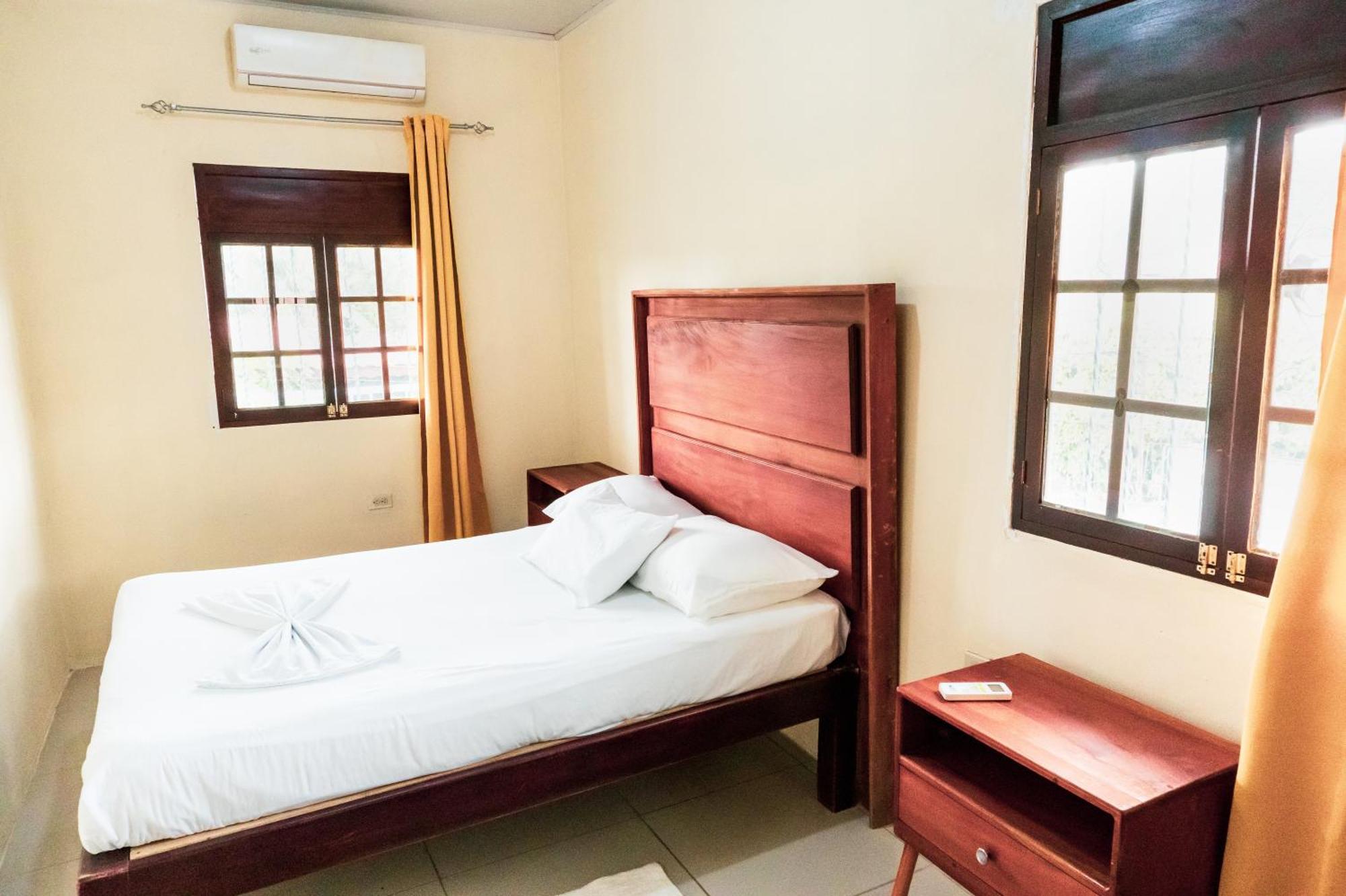 Hostal Eden Moyogalpa Extérieur photo